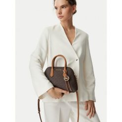 Torebka MICHAEL Michael Kors. Brązowe torebki klasyczne MICHAEL Michael Kors, bez wzorów, klasyczne, bez dodatków. Za 1,329.00 zł.