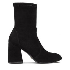 Botki Stuart Weitzman. Czarne botki Stuart Weitzman, bez wzorów, bez obcasa, na słupku, bez zapięcia. Za 1,669.00 zł.