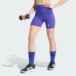 Krótkie legginsy TECHFIT. Czarne legginsy adidas, bez wzorów, z elastanu, krótkie. Za 119.00 zł.