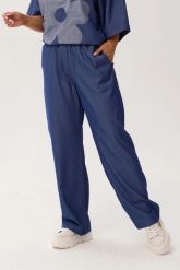 Denimowe spodnie na gumce z kieszeniami OVERSIZE PLUS SIZE XXL WIOSNA LATO. Spodnie materiałowe Moda Size Plus Iwanek, bez wzorów, z materiału, eleganckie, krótkie. Za 219.90 zł.