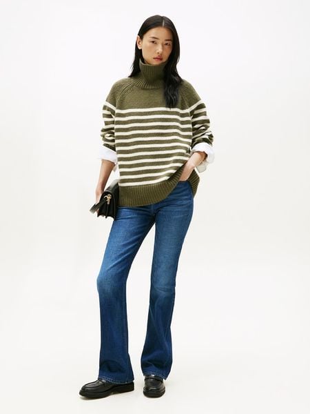 TOMMY JEANS Dżinsy - Flared fit - w kolorze granatowym rozmiar: W28/L32. Niebieskie jeansy Tommy Jeans, l, z aplikacjami, z jeansu, klasyczne. Za 366.35 zł.