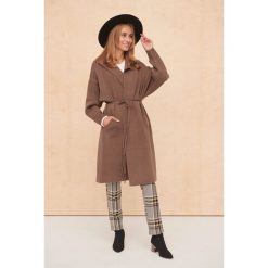 Płaszcz Damski Huggo BS Czekolada. Płaszcze blue shadow, uniwersalny, bez wzorów, z dzianiny, bez kaptura. Za 419.90 zł.