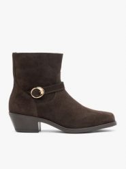 Ciemnobrązowe welurowe botki z klamrą. Brązowe botki Ryłko, bez wzorów, ze skóry, eleganckie, za kostkę, bez obcasa, na obcasie, bez zapięcia. Za 479.99 zł.