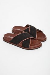 Klapki damskie skórzane Peonie MAX MARA BEACHWEAR. Klapki Max Mara Beachwear, bez wzorów, bez obcasa, bez zapięcia. Za 979.00 zł.