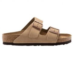Klapki dla dorosłych Birkenstock Arizona 352201 Tabacco. Brązowe klapki Birkenstock, bez wzorów, bez obcasa, bez zapięcia. Za 448.85 zł.