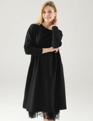 Czarna sukienka zdobiona tiulem. Czarne sukienki Unisono, s, z aplikacjami, z bawełny, bez kołnierzyka, bez ramiączek. Za 239.00 zł.