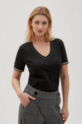 Bawełniana bluzka z dekoltem w serek i ozdobnymi rękawami czarna. Czarne bluzki MOODO, l, bez wzorów, z bawełny, bez kołnierzyka, bez ramiączek. Za 69.99 zł.