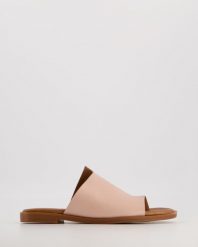 KLAPKI DAMSKIE 3343052 PINK. Różowe klapki Venezia, bez wzorów, ze skóry, bez obcasa, bez zapięcia. Za 199.00 zł.