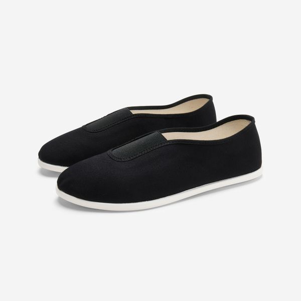 Buty do gimnastyki dla dorosłych Domyos. Czarne buty treningowe DOMYOS, bez wzorów, z bawełny, bez zapięcia, na jogę i pilates. Za 24.99 zł.