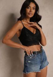 Czarny Dopasowany Top z Koronki na Ramiączkach Pasirelia. Czarne topy Renee, l, bez wzorów, z jeansu, eleganckie, bez kołnierzyka, bez ramiączek. W wyprzedaży za 55.99 zł.