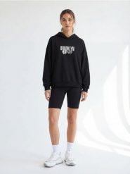 Bluza z kapturem z nadrukiem Brooklyn Nets NBA - szary. Szare bluzy Sinsay, l, bez wzorów, z kapturem, do biegania. Za 59.99 zł.