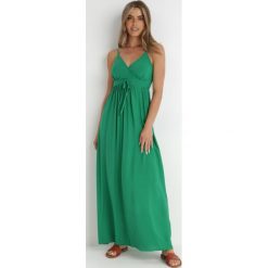 Zielona Sukienka z Wiskozy Amanita. Zielone sukienki Born2be, m, bez wzorów, z wiskozy, bez kołnierzyka, bez ramiączek, maxi, kopertowe. W wyprzedaży za 59.99 zł.
