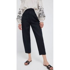 United Colors of Benetton spodnie lniane damskie kolor czarny proste high waist. Czarne spodnie materiałowe United Colors Of Benetton, bez wzorów, z materiału, z podwyższonym stanem. Za 279.99 zł.