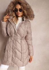 Beżowa Długa Pikowana Kurtka w Stylu Parki z Troczkiem w Pasie i Sztucznym Futerkiem Abelasa. Brązowe kurtki Renee, l, bez wzorów, bez kaptura. W wyprzedaży za 160.99 zł.