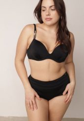 Czarne Bikini z Ozdobnym Marszczeniem Biustonosz i Majtki Typu Bokserki Peiria. Czarne bikini Born2be, bez wzorów. Za 99.99 zł.