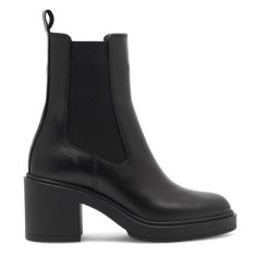Sztyblety Gino Rossi. Czarne botki Gino Rossi, bez wzorów, bez obcasa, na słupku, bez zapięcia. Za 230.99 zł.