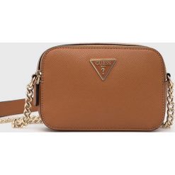 Guess torebka kolor brązowy. Brązowe listonoszki Guess, z aplikacjami, na ramię, bez dodatków. W wyprzedaży za 306.99 zł.