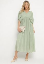 Zielona Sukienka Rozkloszowana z Wiązaniem na Szyi o Luźnym Kroju Napila. Zielone sukienki Born2be, na co dzień, l, bez wzorów, eleganckie, bez kołnierzyka, bez ramiączek, maxi, rozkloszowane. W wyprzedaży za 118.99 zł.