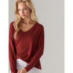 Bluzka basic z wiskozy - Bordowy. Czerwone bluzki Mohito, l, bez wzorów, z wiskozy, bez kołnierzyka, bez ramiączek. Za 49.99 zł.