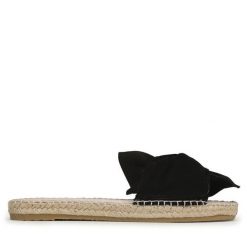 Klapki Manebi. Czarne klapki Manebi, bez wzorów, bez obcasa, bez zapięcia. Za 345.99 zł.