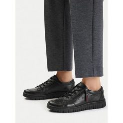 Półbuty Go Soft. Czarne półbuty wsuwane GO SOFT, bez wzorów, bez obcasa, na płaskiej podeszwie. Za 219.99 zł.