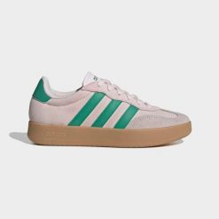Sneakersy damskie ADIDAS Barreda. Czerwone buty sportowe lifestyle adidas, bez wzorów, z kauczuku, sportowe, bez zapięcia. Za 289.99 zł.