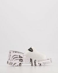 BIAŁE KLAPKI 08-32890-T WHITE. Białe klapki Venezia, bez wzorów, ze skóry, bez obcasa, bez zapięcia. Za 359.00 zł.