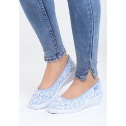 Niebieskie Koturny Dollar Dream. Baleriny marki Born2be. Za 49.99 zł.