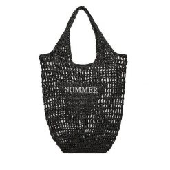 Torebka DeeZee. Czarne torebki klasyczne DeeZee, bez wzorów, bez dodatków. Za 129.99 zł.