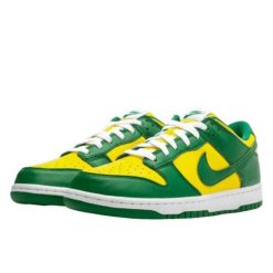 Buty do chodzenia dla dorosłych Nike Dunk Low Brazil. Żółte buty treningowe Nike, bez wzorów, z materiału, bez zapięcia, trekkingowe. Za 758.85 zł.