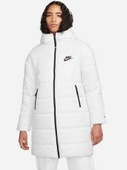 Nike Płaszcz zimowy w kolorze białym rozmiar: M. Białe płaszcze Nike, na zimę, m, bez wzorów, z puchu, bez kaptura. Za 391.84 zł.
