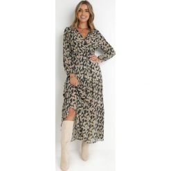 Zielono-Czarna Sukienka Kopertowa z Gumką w Talii Moshei. Zielone sukienki Born2be, l, bez wzorów, z materiału, boho, bez kołnierzyka, bez ramiączek, maxi, kopertowe. W wyprzedaży za 63.74 zł.