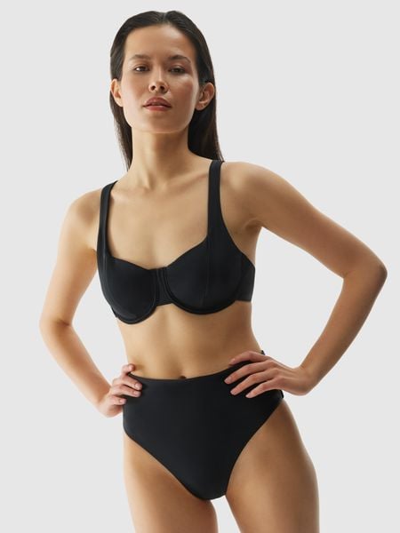 4F Góra od bikini damska - czarna S. Czarne bikini 4f, bez wzorów, z dzianiny, wakacyjne. W wyprzedaży za 39.99 zł.