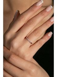 Lodie Silver Srebrny pierścionek z cyrkoniami rozmiar: onesize. Szare pierścionki Lodie Silver, z cyrkonią, srebrne. Za 70.90 zł.