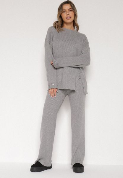 Ciemnoszary Komplet z Bawełną i Wełną Sweter z Guzikami i Proste Spodnie Reisadia. Szare swetry Born2be, bez wzorów, z bawełny, bez ramiączek. Za 139.99 zł.