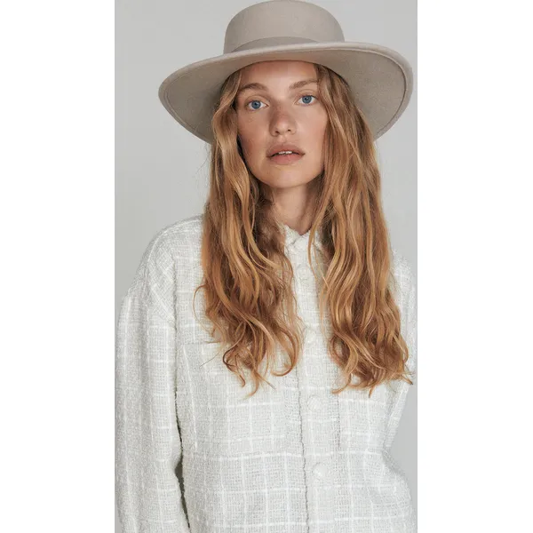 Wełniany kapelusz fedora - Beżowy. Brązowe kapelusze Reserved, bez wzorów, z wełny. W wyprzedaży za 89.99 zł.