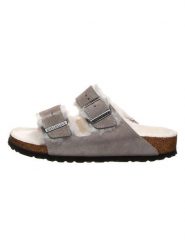 Birkenstock Skórzane kapcie "Arizona Fur" w kolorze szarym rozmiar: 38. Szare kapcie Birkenstock, bez wzorów, z wełny. Za 533.45 zł.