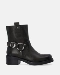 ZIELONE BOTKI Z TŁOCZONEJ SKÓRY L013LEGROBB051. Zielone botki Venezia, bez wzorów, ze skóry, bez obcasa, bez zapięcia. Za 259.00 zł.