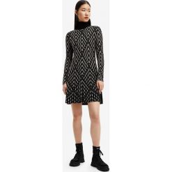 Desigual sukienka kolor czarny mini rozkloszowana. Czarne sukienki Desigual, m, bez wzorów, z dzianiny, bez kołnierzyka, bez ramiączek, maxi, rozkloszowane. W wyprzedaży za 374.99 zł.