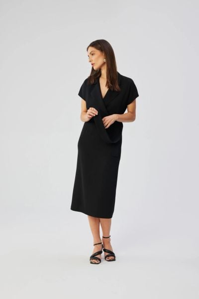 Elegancka sukienka ołówkowa z kołnierzem czarna. Czarne sukienki Stylove, do pracy, xxl, bez wzorów, z elastanu, biznesowe, bez kołnierzyka, bez ramiączek, midi, dopasowane. Za 349.00 zł.