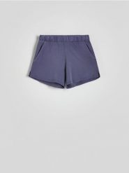 Szorty od piżamy - fioletowy. Fioletowe piżamy Reserved, l, bez wzorów, z bawełny, bez kołnierzyka, bez ramiączek. W wyprzedaży za 49.99 zł.