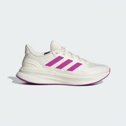 Buty do biegania Ultrarun 5 W. Białe buty do biegania adidas, bez wzorów, z materiału, bez zapięcia, do biegania. Za 288.50 zł.