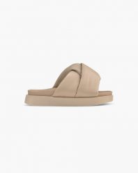 Klapki damskie Inuikii SOFT CROSSED. Zielone klapki Inuikii, bez wzorów, bez obcasa, bez zapięcia. Za 469.99 zł.