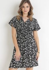 Czarna Kwiecista Sukienka Mini z Wiskozy z Marszczoną Gumką w Pasie Catela. Czarne sukienki Born2be, l, bez wzorów, z wiskozy, bez kołnierzyka, bez ramiączek, mini, kopertowe. W wyprzedaży za 52.49 zł.