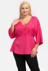 Bluzka urocza z dekoltem w serek odcina pod biustem MADRYTA Viva Magenta malinowa. Czerwone bluzki KARKO, l, bez wzorów, z elastanu, eleganckie, bez kołnierzyka, plus size, bez ramiączek. Za 79.50 zł.