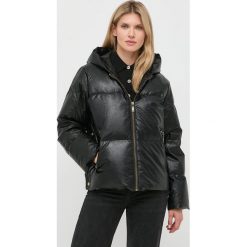 MICHAEL Michael Kors kurtka puchowa MU220795TR damska kolor czarny zimowa. Czarne kurtki MICHAEL Michael Kors, na zimę, l, bez wzorów, z puchu, bez kaptura. W wyprzedaży za 1,129.90 zł.