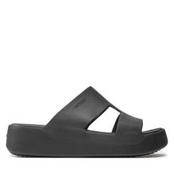Klapki Crocs. Czarne klapki Crocs, bez wzorów, bez obcasa, bez zapięcia. Za 199.99 zł.