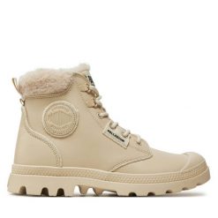 Trapery Palladium. Białe traperki Palladium, bez wzorów, bez obcasa, bez zapięcia. Za 599.99 zł.