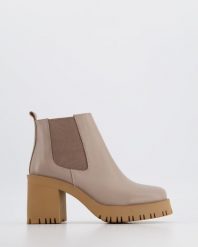 BEŻOWE BOTKI 043104B02 MINK. Brązowe botki Venezia, bez wzorów, ze skóry, bez obcasa, bez zapięcia. Za 229.00 zł.