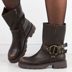 Brązowe wysokie botki damskie Potocki 54300. Brązowe botki POTOCKI, bez wzorów, z polaru, eleganckie, z okrągłym noskiem, bez obcasa, bez zapięcia. W wyprzedaży za 143.40 zł.